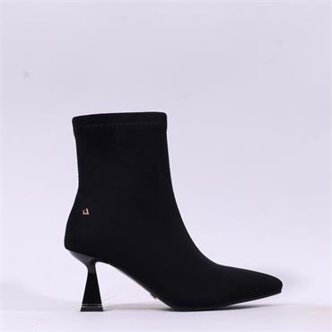 Una Healy Aperture Pointy High Heel Boot - Vinyl